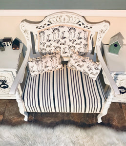 Darling Vintage Settee with pillows