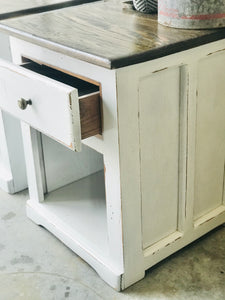 Cute Farmhouse Nightstand Set