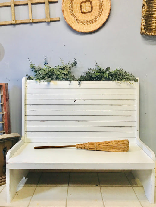 Cute farmhouse pew bench