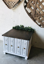 Load image into Gallery viewer, Large Vintage Farmhouse Single End Table