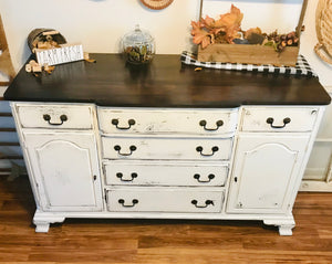 Beautiful Farmhouse Buffet Table