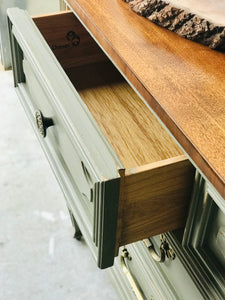 Stunning Drexel Vintage Bedroom Set (4pc)