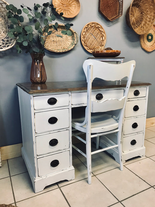 Perfect Farmhouse Desk & Chair