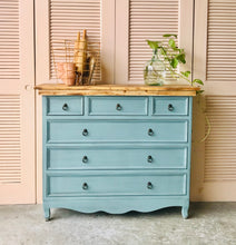 Load image into Gallery viewer, Pretty Cottage Blue Entryway Table
