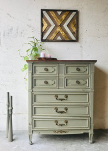 Stunning Drexel Vintage Bedroom Set (4pc)