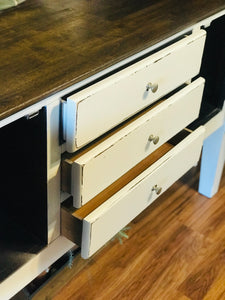 Beautiful Farmhouse Buffet Table