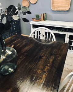 Perfect farmhouse table & chairs (4)