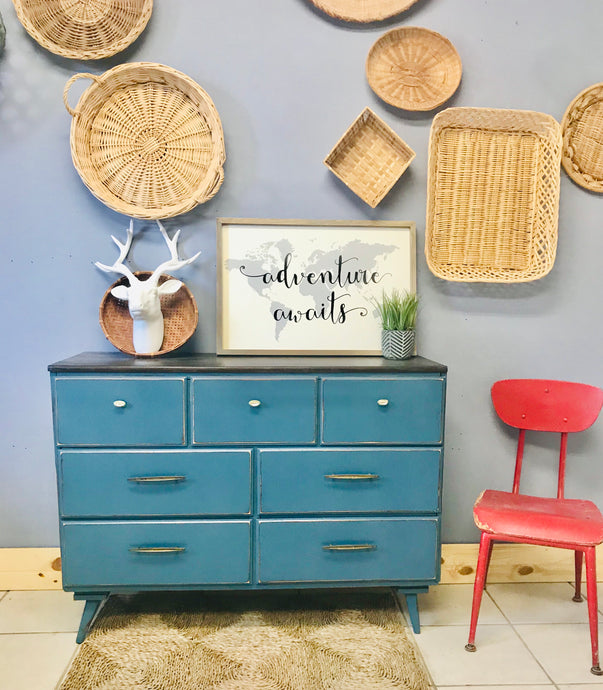 Adorable Vintage MCM Dresser