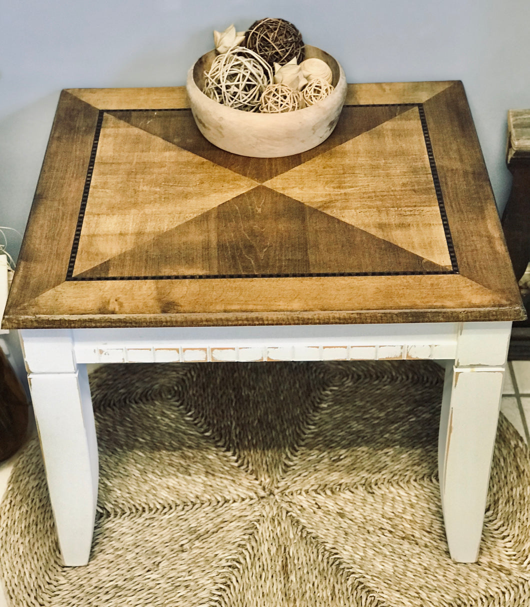 Cute Coastal Single End Table