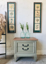 Load image into Gallery viewer, Stunning Vintage Dixie Bedroom Set (3pc)