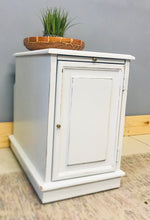 Load image into Gallery viewer, Adorable Farmhouse Magazine Rack End Table