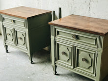 Load image into Gallery viewer, Stunning Drexel Vintage Bedroom Set (4pc)