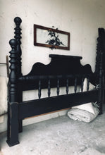 Load image into Gallery viewer, Stunning King Size Four Poster Bed Frame (Complete)