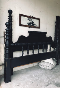Stunning King Size Four Poster Bed Frame (Complete)