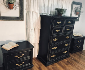 Stunning Onyx Black Bedroom Set