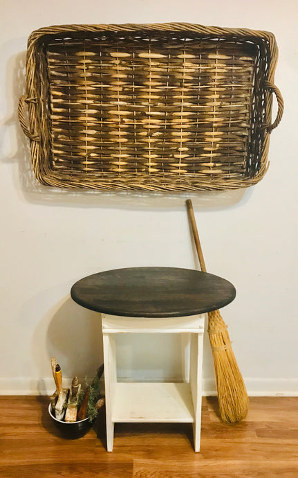 Adorable Single Farmhouse End Table