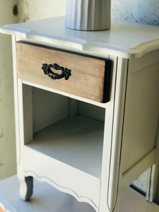 Beautiful Vintage French Provincial Dresser & Nightstand Set