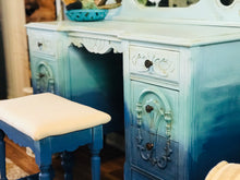 Load image into Gallery viewer, Gorgeous Antique Ombré Vanity &amp; Stool