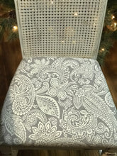 Load image into Gallery viewer, Gorgeous Vintage Farmhouse Table &amp; Chairs