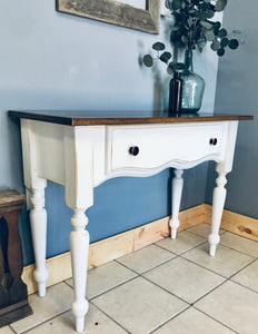 Perfect Farmhouse Entryway Table