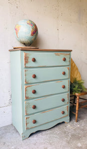Pretty Chippy Coastal Chest of Drawers