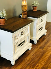 Load image into Gallery viewer, Gorgeous Vintage Farmhouse Bedroom Set