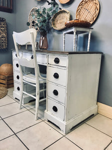 Perfect Farmhouse Desk & Chair