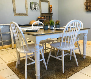 Perfect Coastal/Farmhouse Table & Chairs