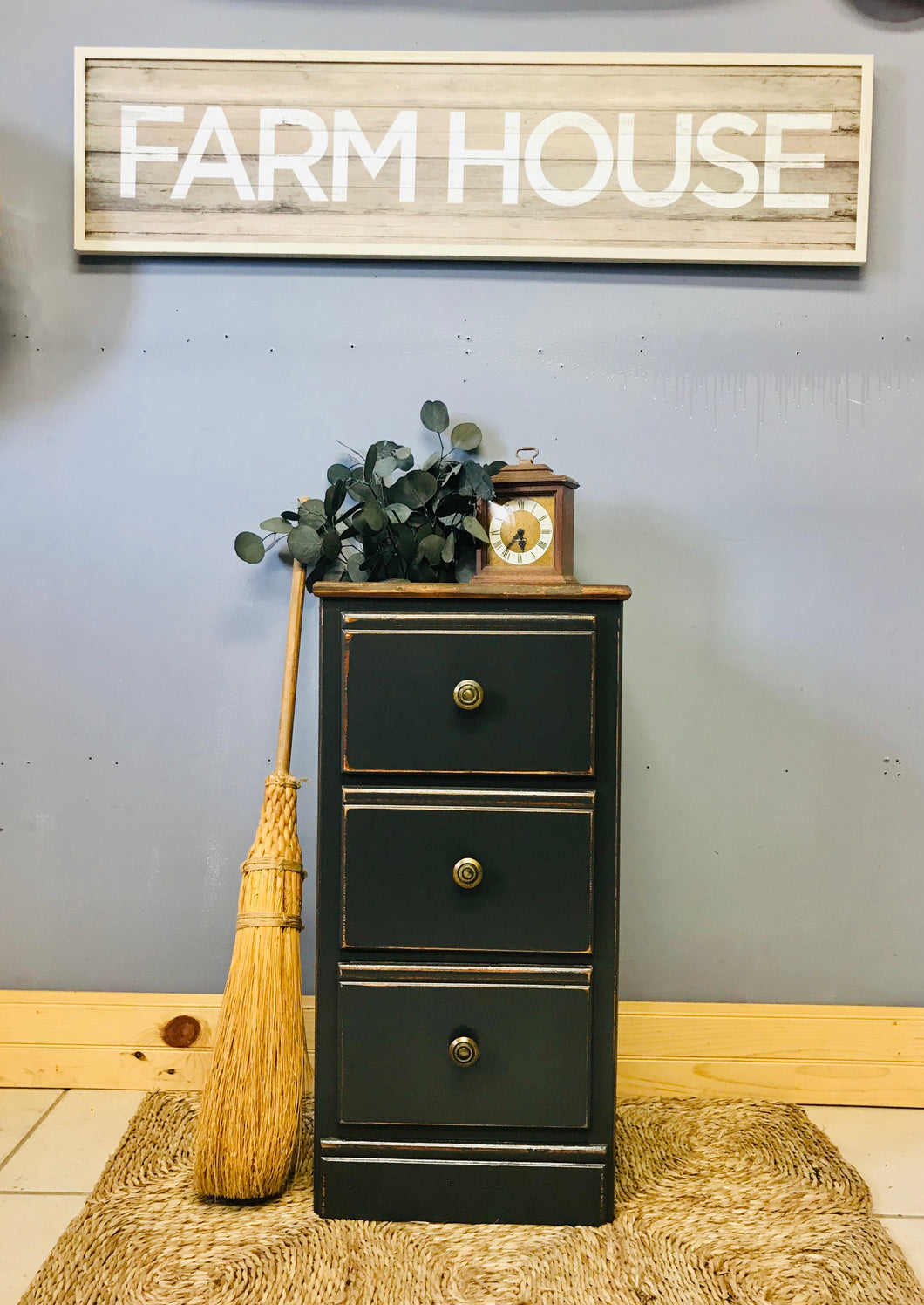 Classy Black Farmhouse Single End Table/Nightstand