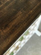 Load image into Gallery viewer, Pretty Farmhouse End Table Set