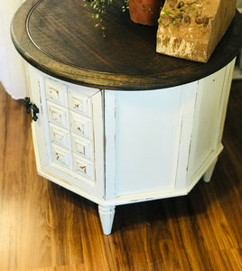 Beautiful Vintage Round End Table