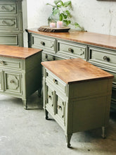 Load image into Gallery viewer, Stunning Drexel Vintage Bedroom Set (4pc)