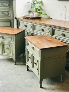 Stunning Drexel Vintage Bedroom Set (4pc)