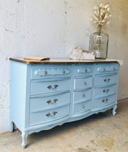 Load image into Gallery viewer, Pretty Vintage French Provincial Dresser