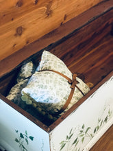 Load image into Gallery viewer, Gorgeous Vintage Garden Inspired Lane Cedar Chest